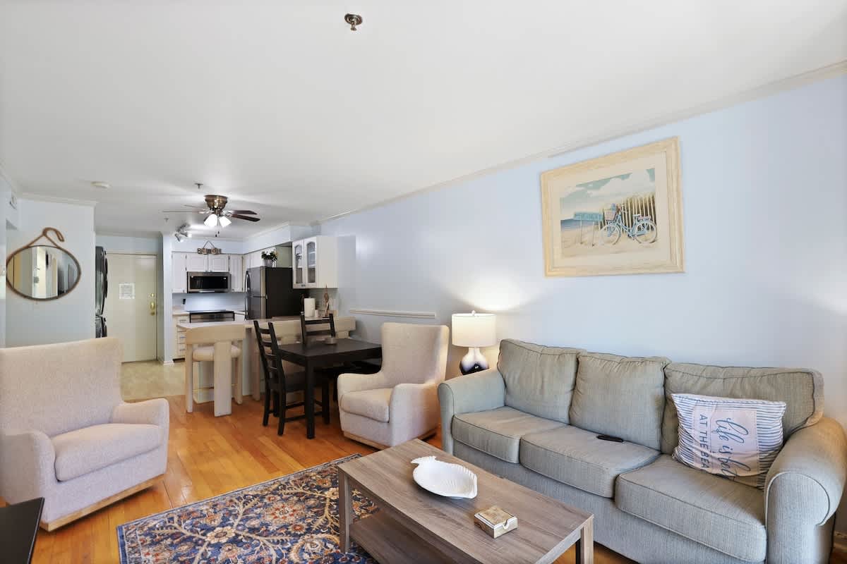 Fiddler's Cove 1A - Short Walk to the Beach!