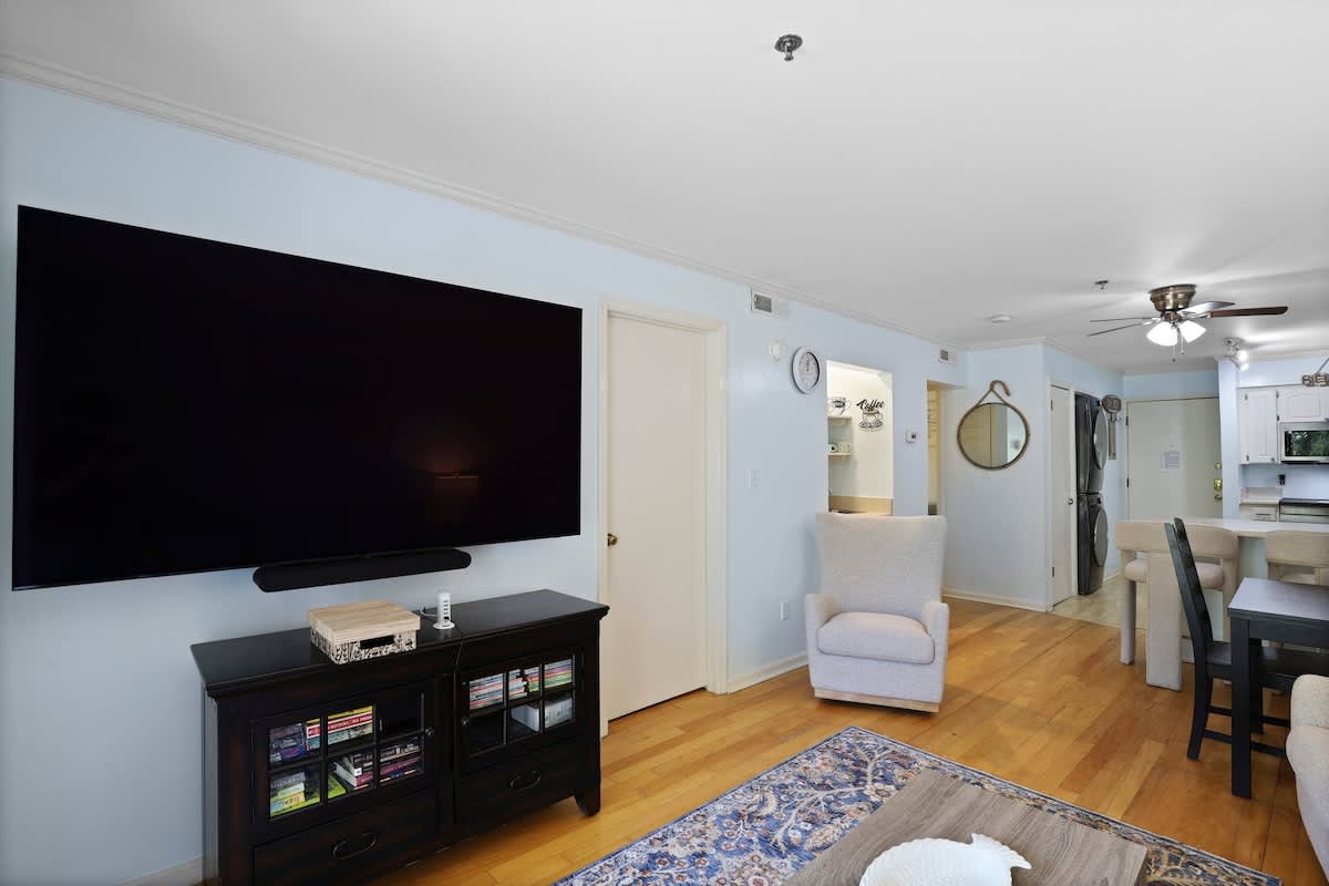 Fiddler's Cove 1A - Short Walk to the Beach!