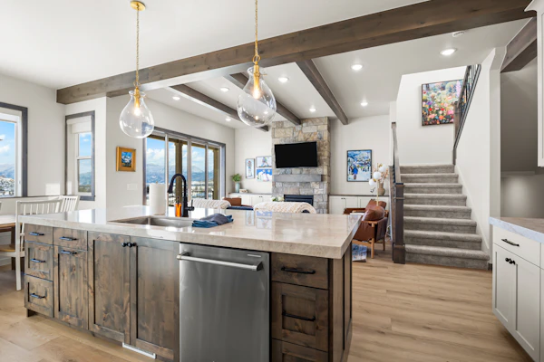 Summit View Lodge, 5br5ba, Sleeps 16, HotTub-Views