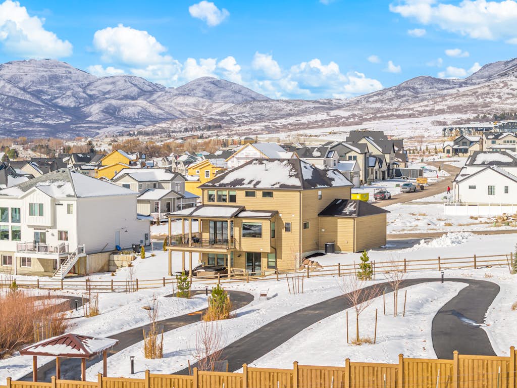 Summit View Lodge, 5br5ba, Sleeps 16, HotTub-Views