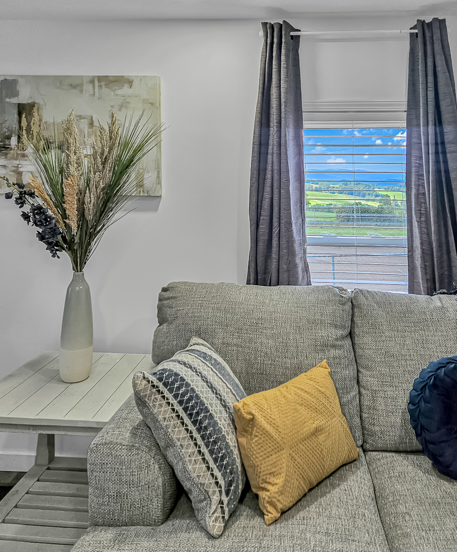 Beautifully Re-modeled 3 Bedroom Home- 218 Mockingbird Lane