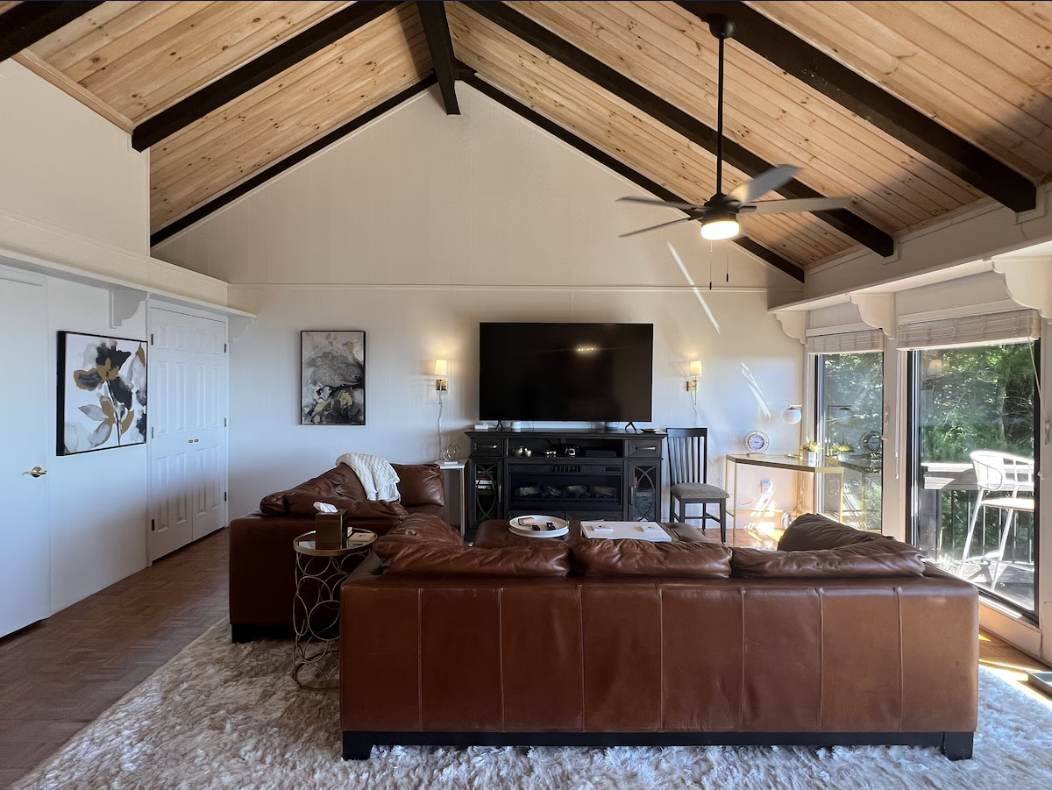 Remarkable Mountain Retreat! Breathtaking Views and Pet Friendly!