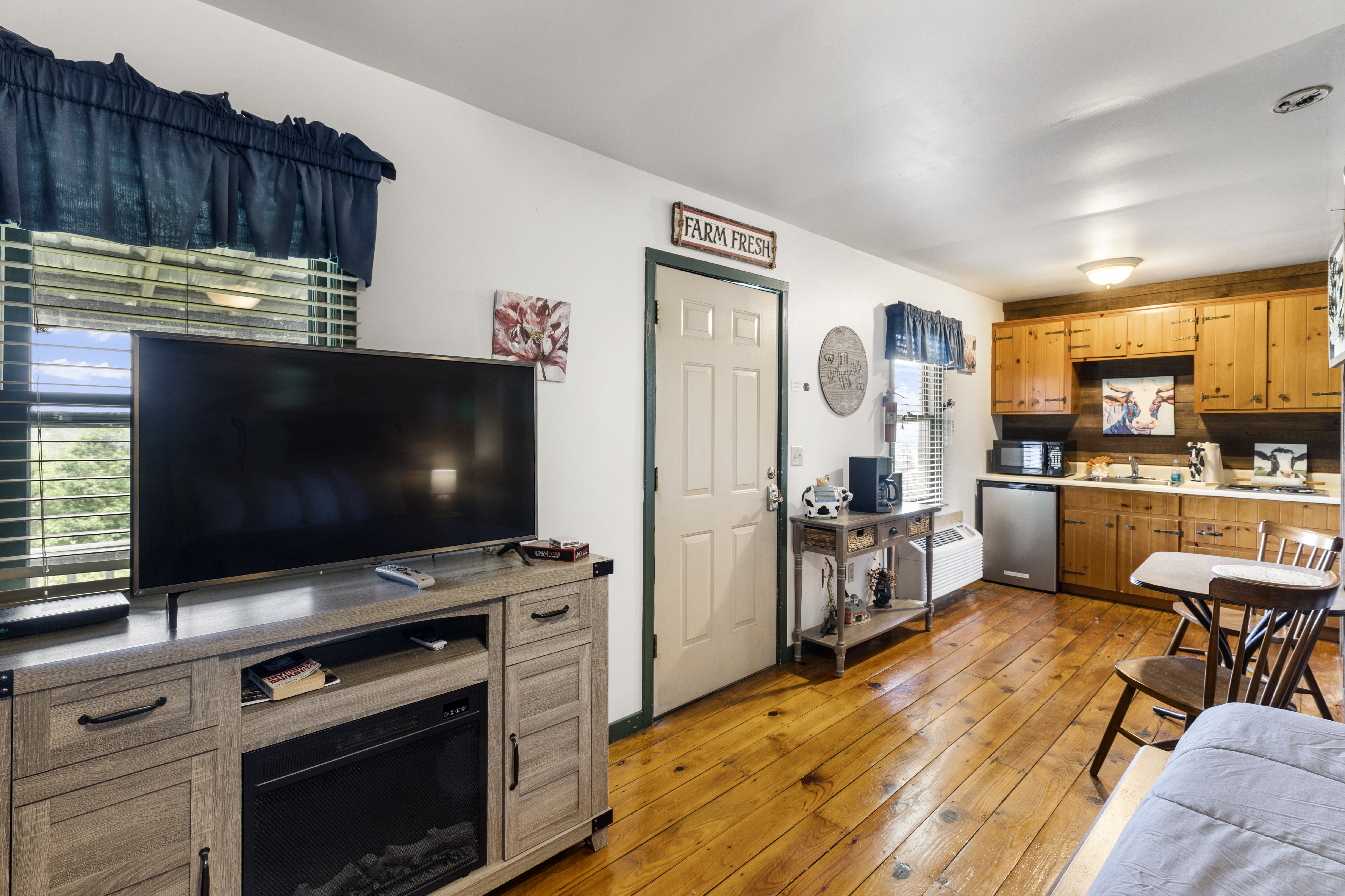 Private Mountain Nook w/ Jacuzzi - Cabin 6