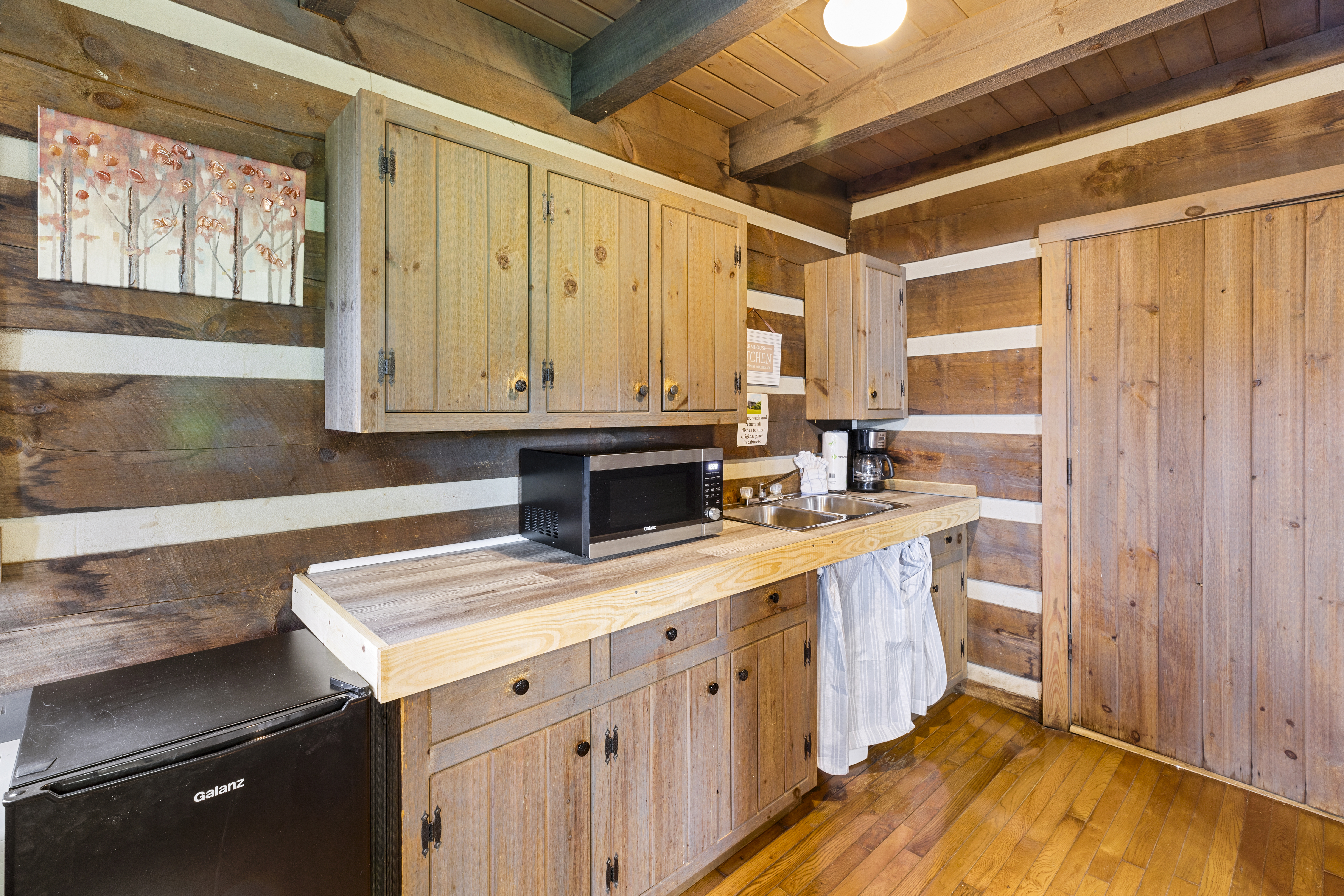 Tranquil Cabin with Jacuzzi, Porch Swing, and Mountain Views!  Cabin 3