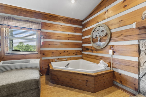 2BR Cabin with Jacuzzi and Mountain Views - Cabin 5
