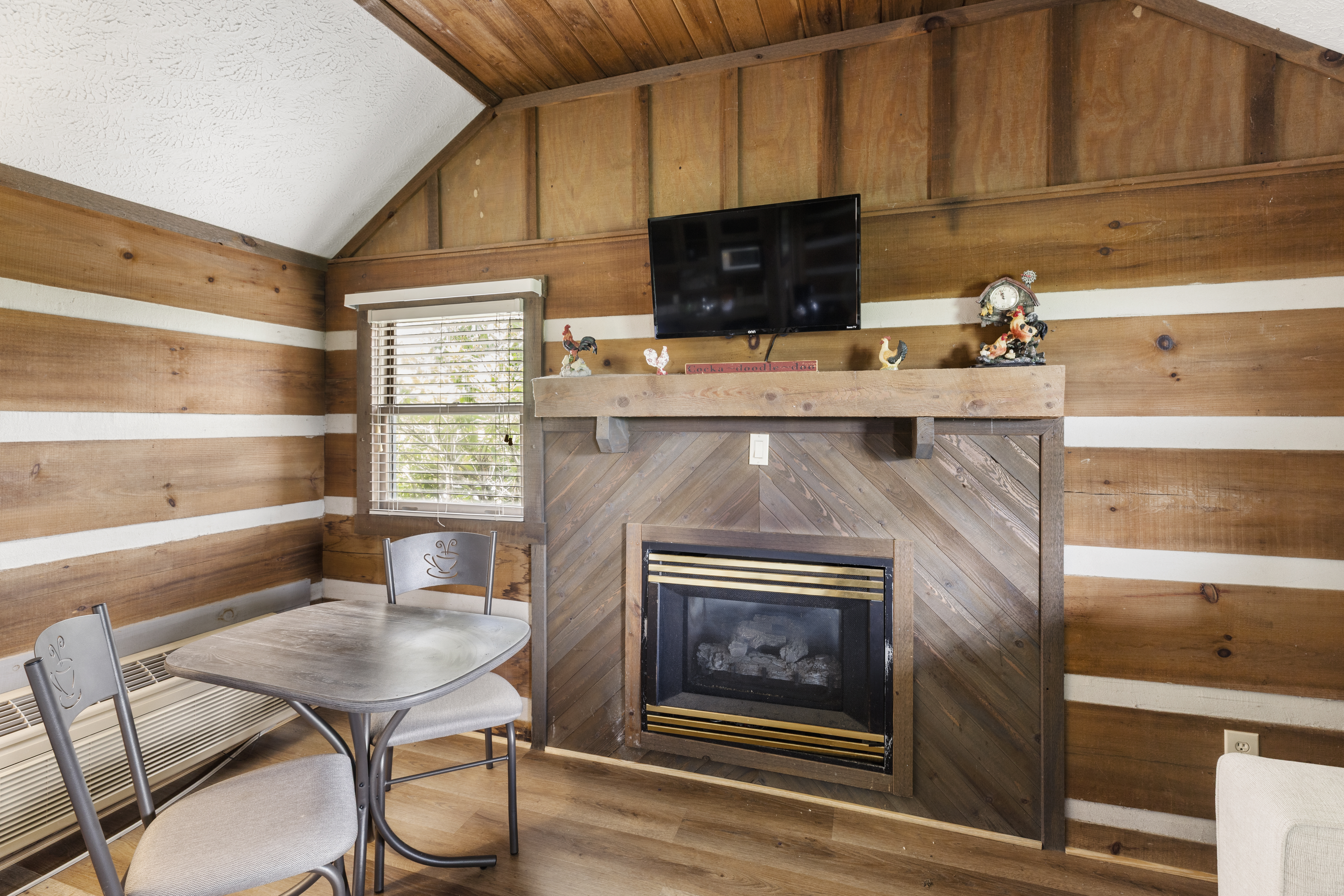 Cozy Parkway Cabin with Mountain Views - Cabin 4