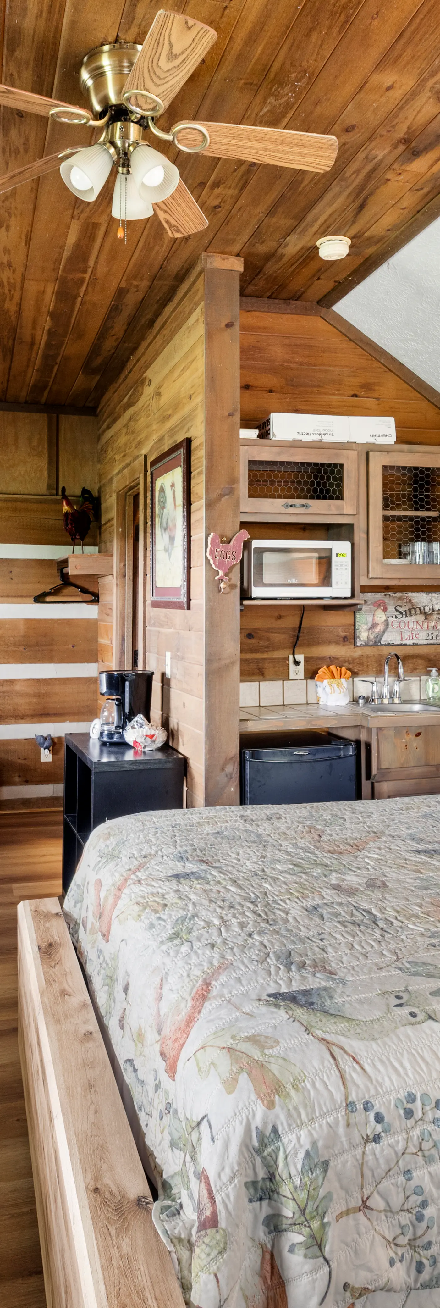 Cabin 4 - Chicken House Cabin