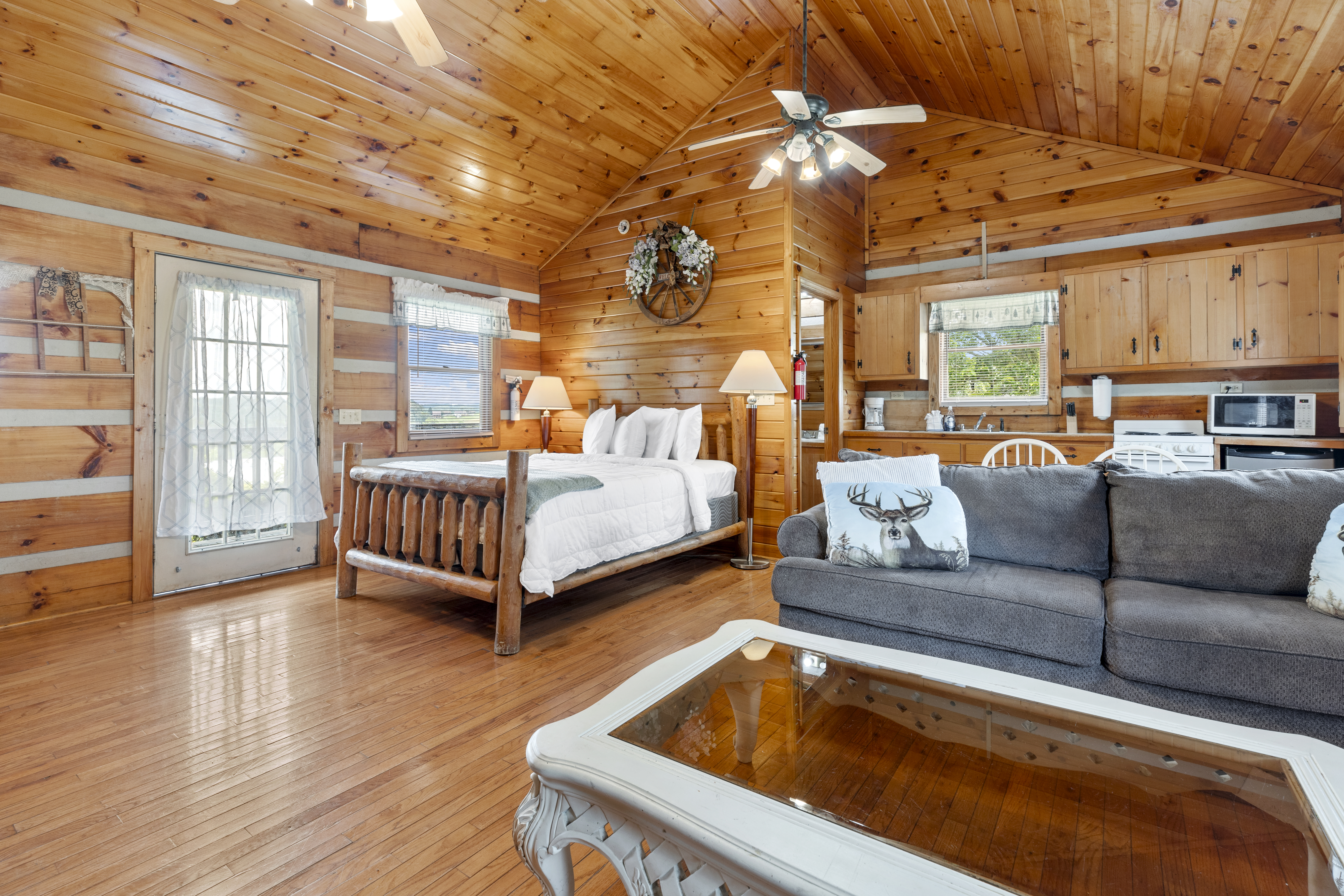 Hillside Hideout Log Cabin For 2!  Cabin 10