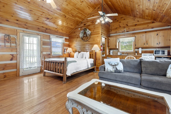 Hillside Hideout Log Cabin For 2! Cabin 10