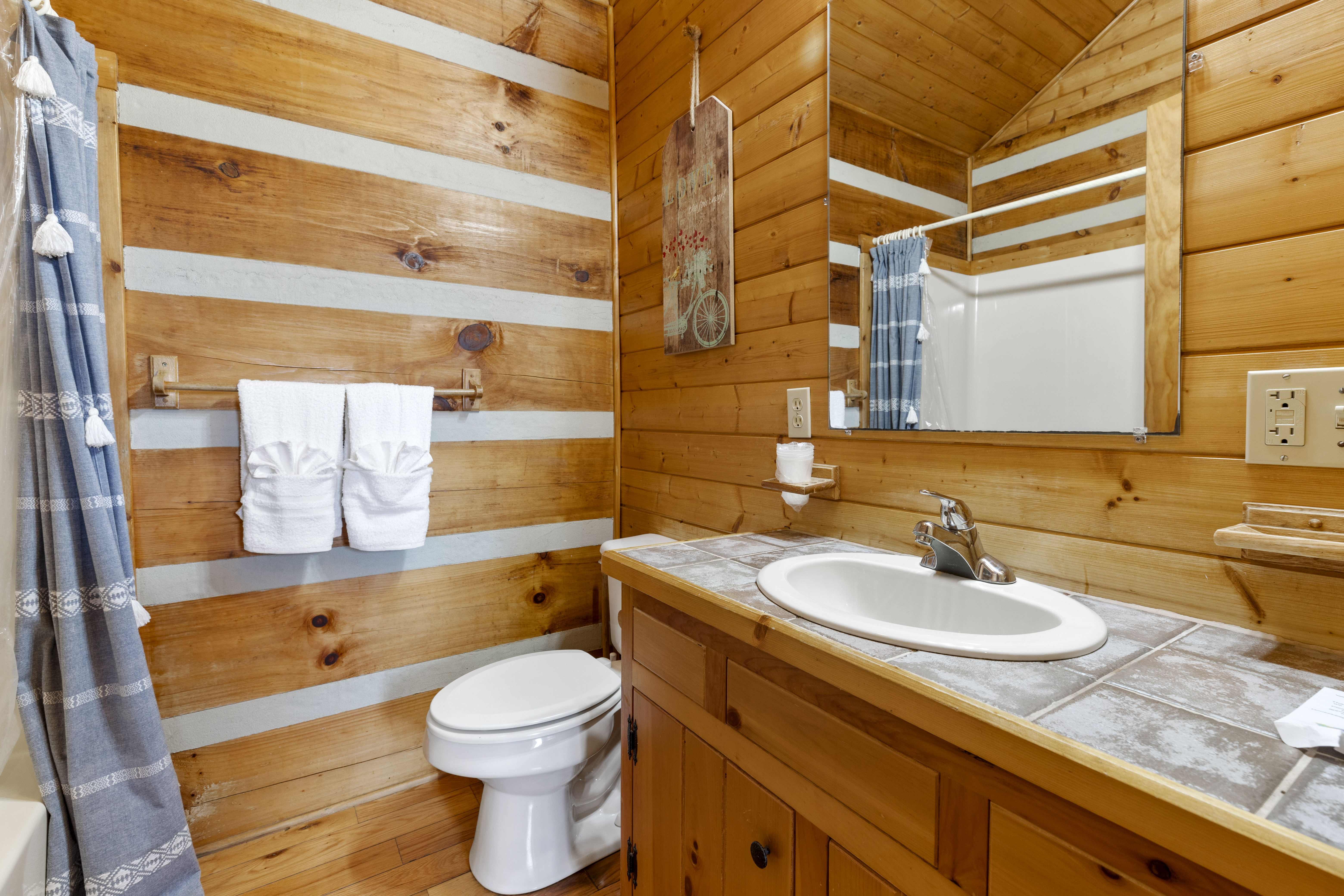 Peaceful Pines Mountain Cabin with Jacuzzi and Views!  Cabin 12