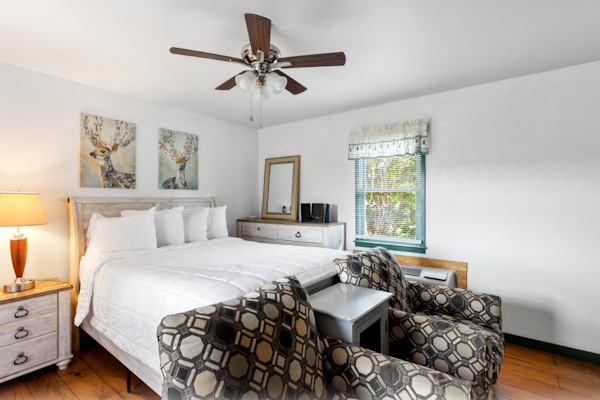 Pet Friendly 2 Bedroom Cabin Hideaway For 4! Cabin 7