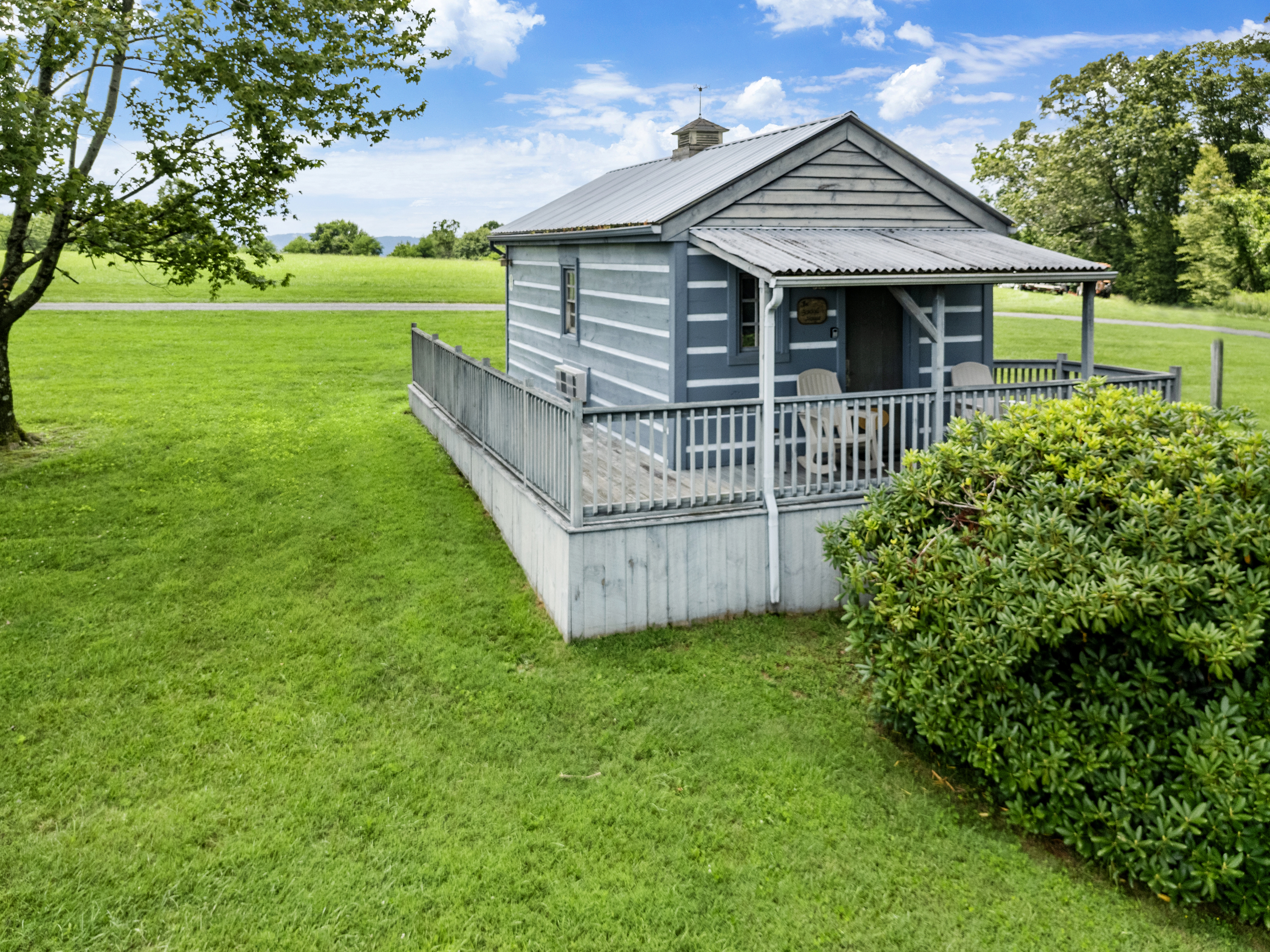 Cozy Cabin Hideaway - The Schoolhouse Cabin - Cabin 9