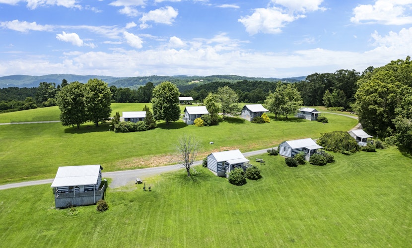 21 Acre Mountain Escape! 11 Private Cabins! Weddings, Reunions, & Events!