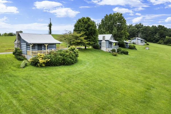 21 Acre Mountain Escape! 11 Private Cabins! Weddings, Reunions, & Events!