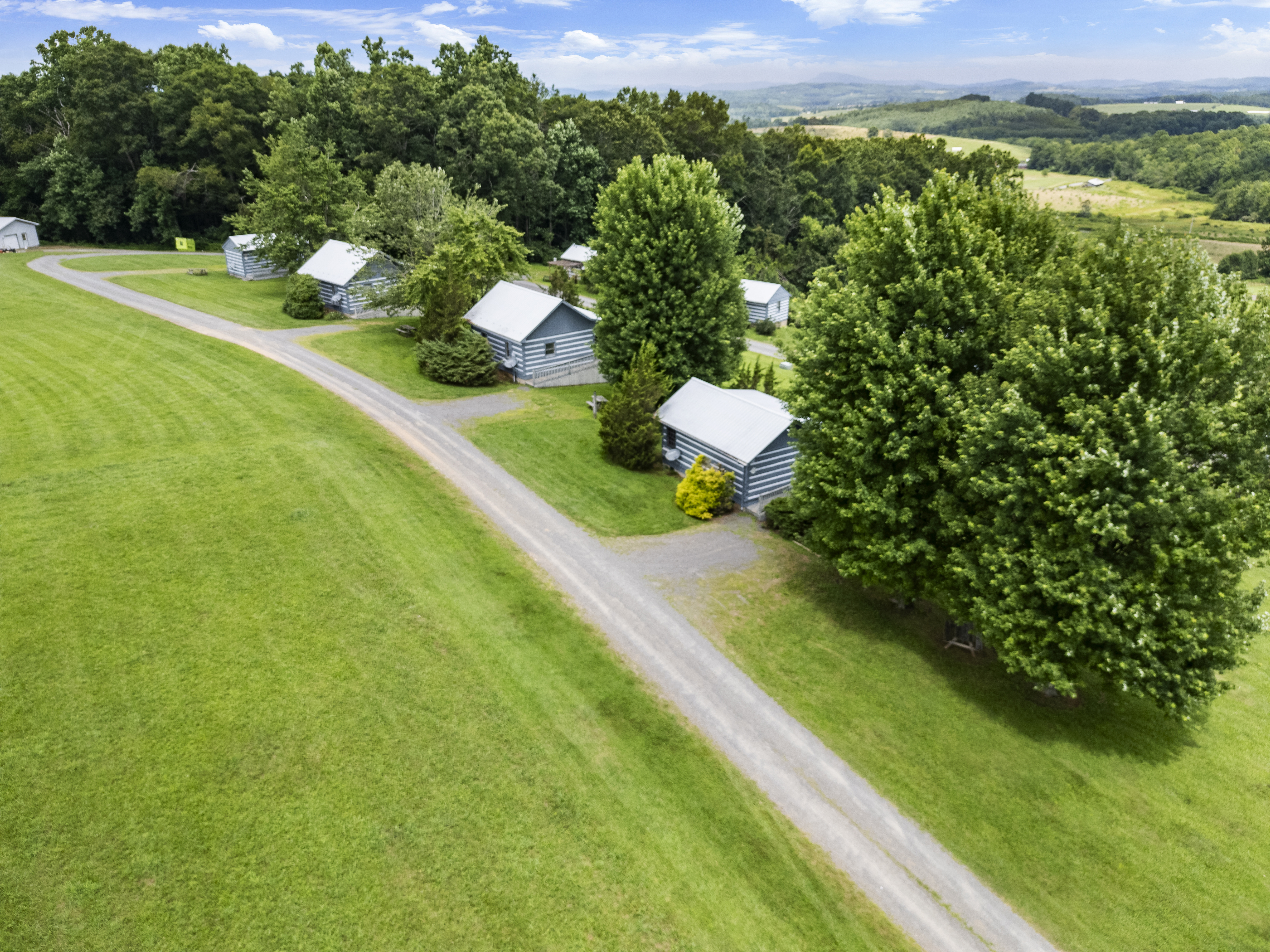 21 Acre Mountain Escape!  11 Private Cabins!  Weddings, Reunions, & Events!