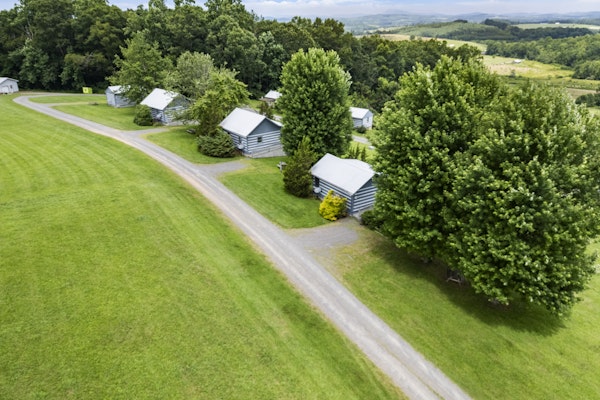 21 Acre Mountain Escape! 11 Private Cabins! Weddings, Reunions, & Events!