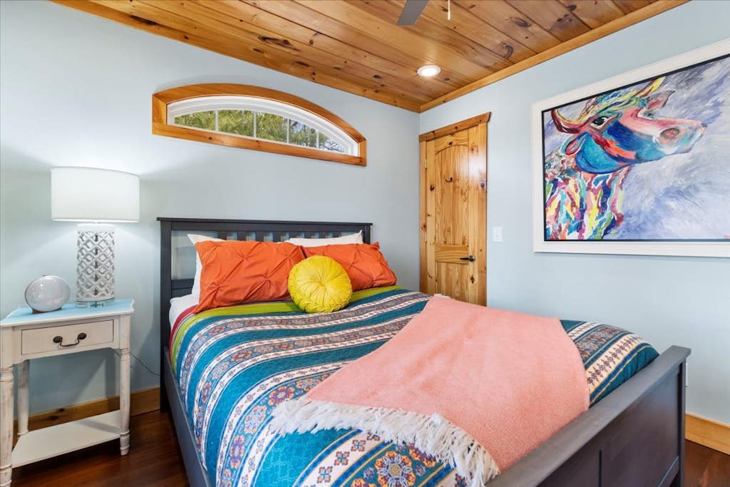 Stunning Mountain Retreat! Packed with Fun! Air Hockey Table! - Two Sisters Chalet