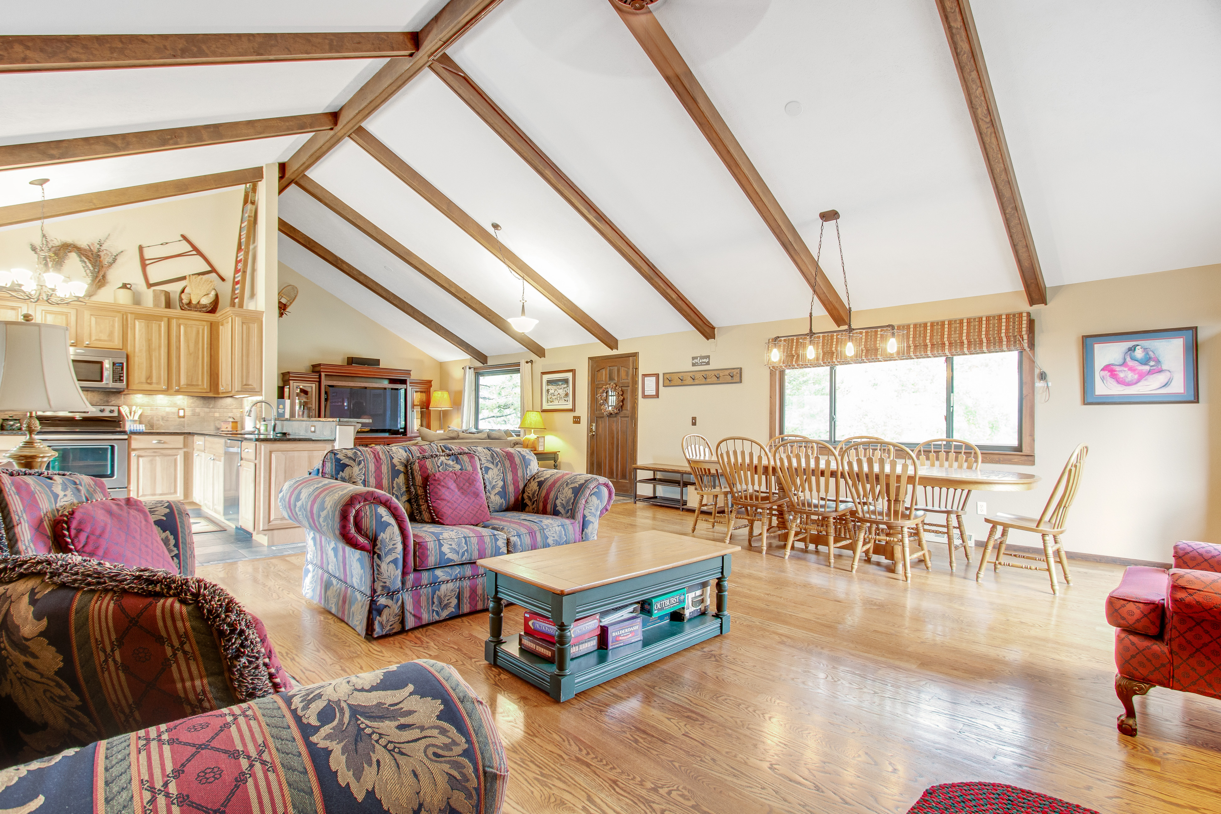 Spacious mountain home with WiFi, deck, and gorgeous views