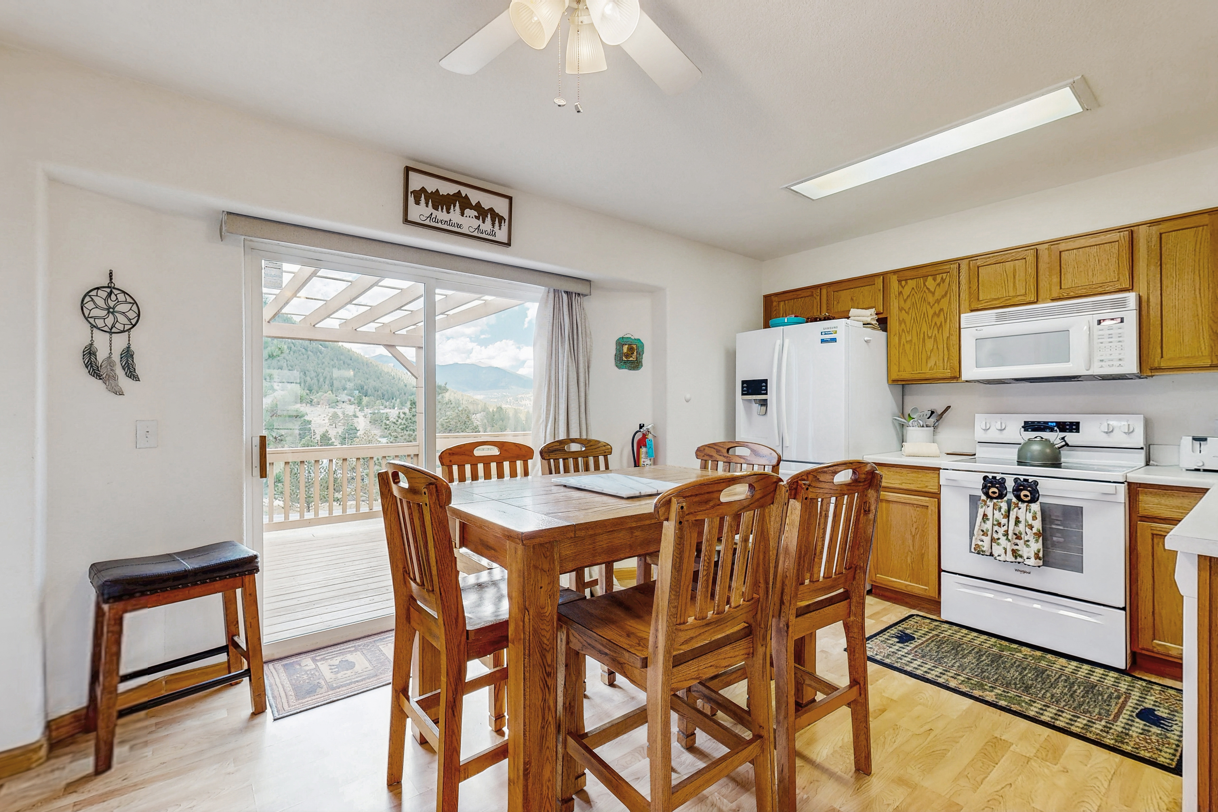 Conveniently located home w/ full kitchen, w/d, deck & mountain views
