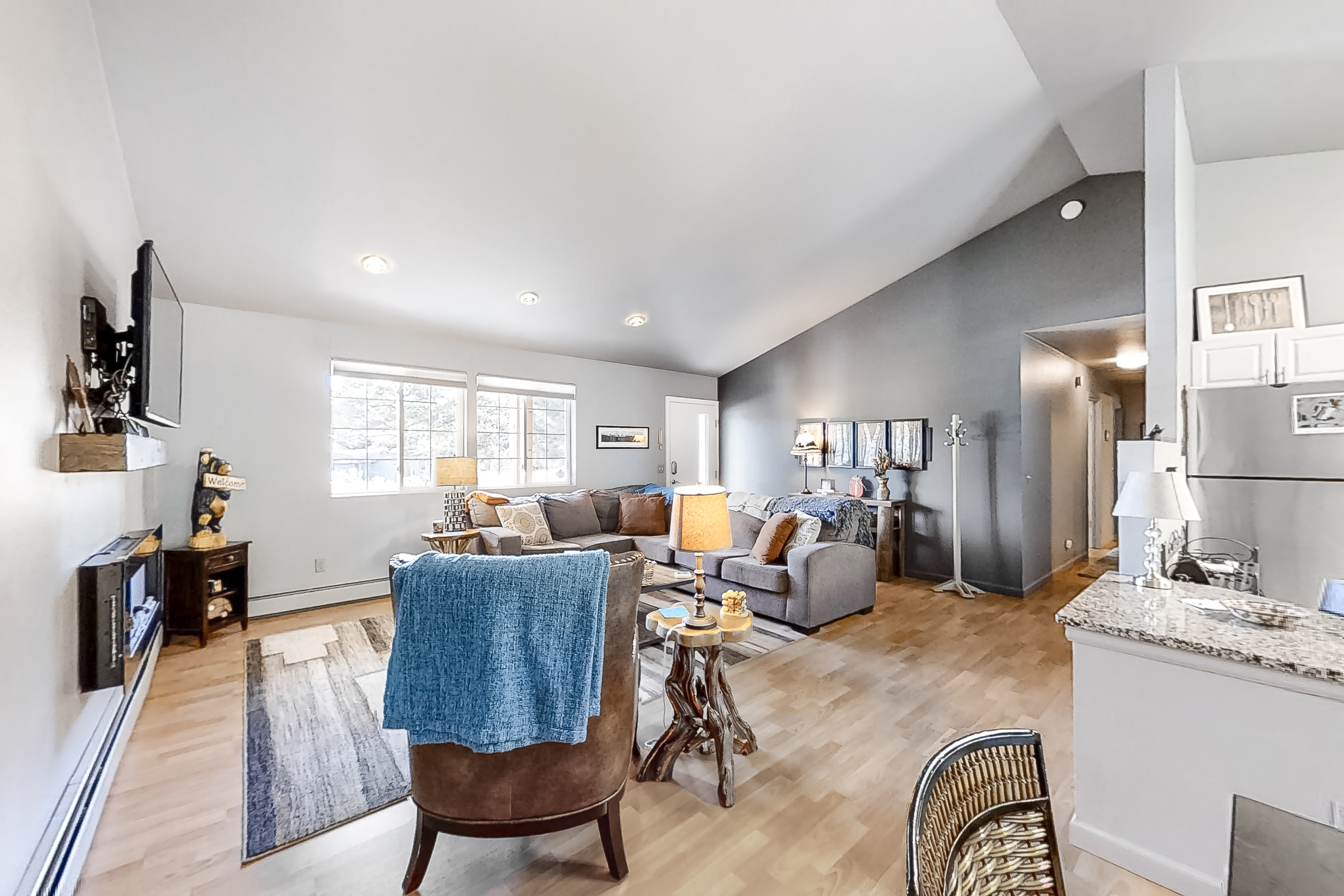 Cozy home in peaceful neighborhood with hammock & patio - one mile from downtown