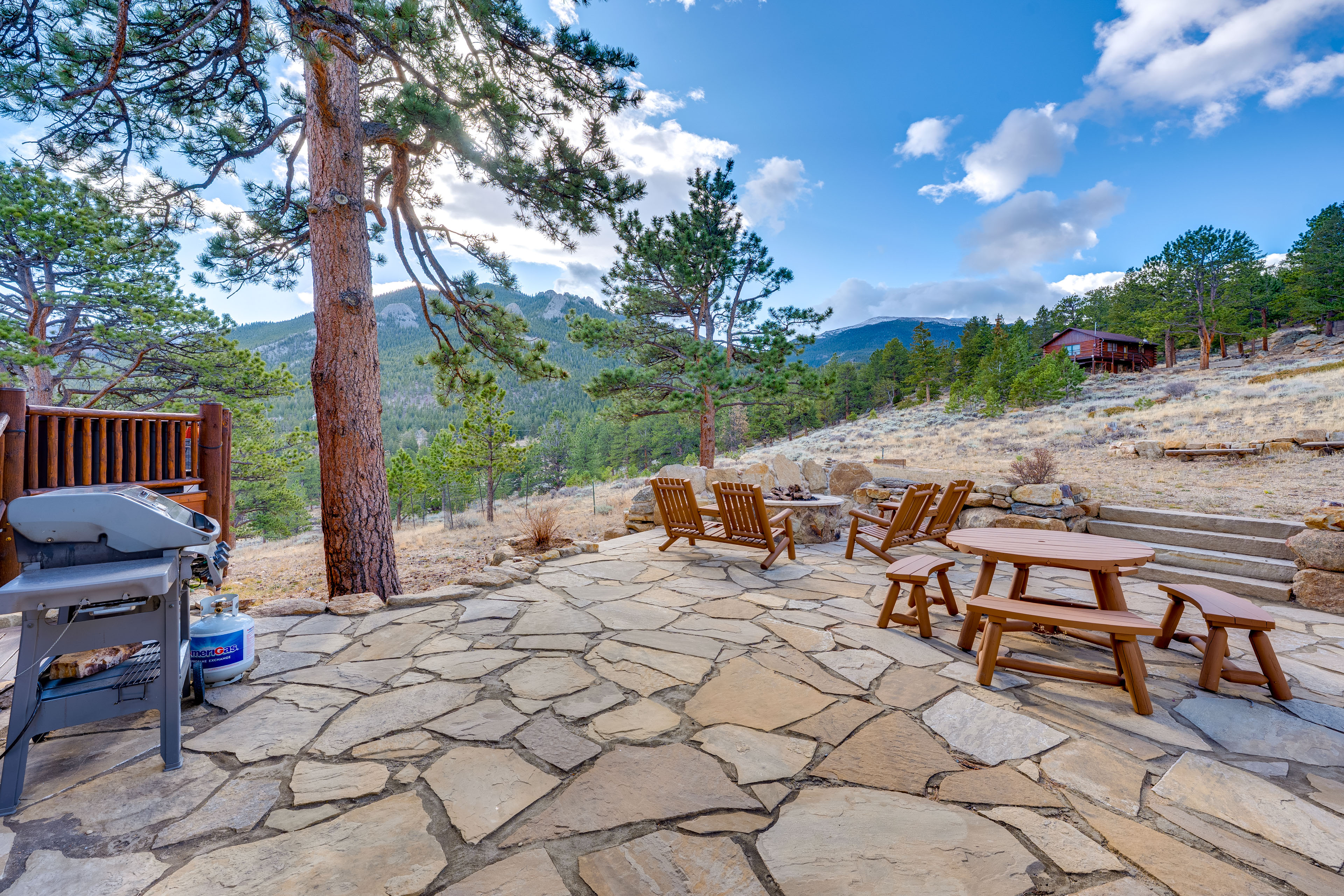 Mountain getaway with separate bunkhouse, deck, & trail access