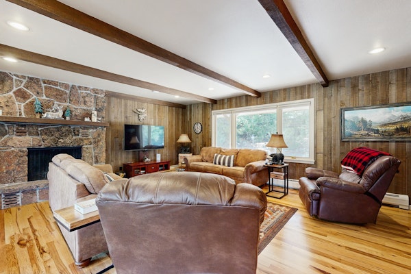 Comfortable cottage with WiFi, washer/dryer - golf & mountain views