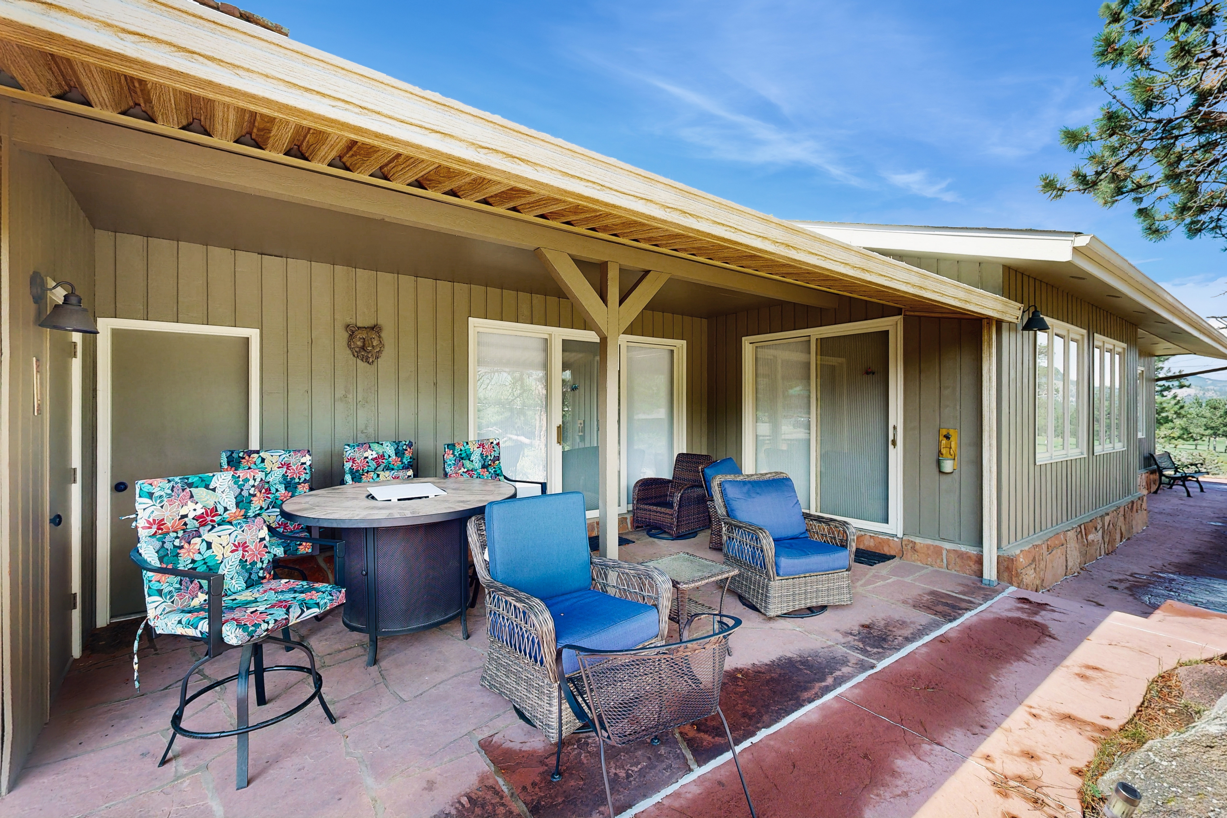 Comfortable cottage with WiFi, washer/dryer - golf & mountain views