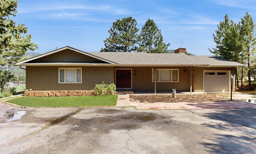 Comfortable cottage with WiFi, washer/dryer - golf & mountain views