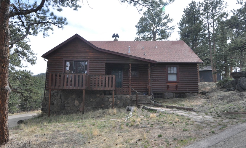 Secluded vacation home with lake & mountain views - walk to downtown