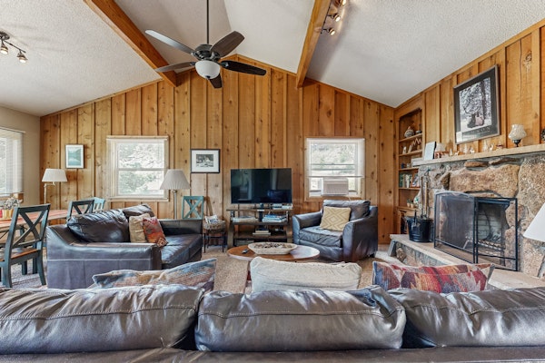 Enjoy nature from this charming cabin with deck, fireplace, & washer/dryer