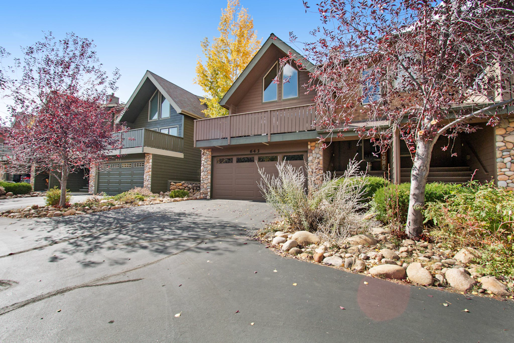 Retreat By The Rockies