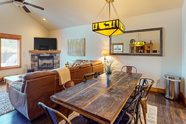 Modern townhomes with TV's, patio, & W/D - near Lake Estes