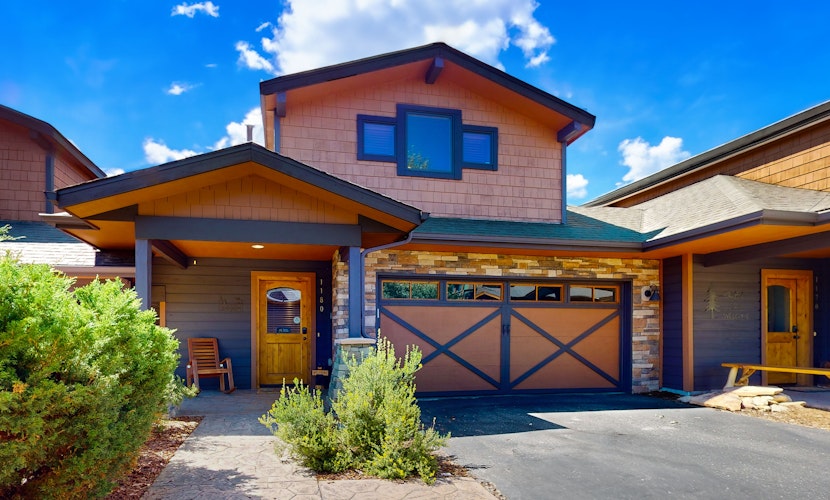 Luxurious dog-friendly townhome near Lake Estes with fantastic views