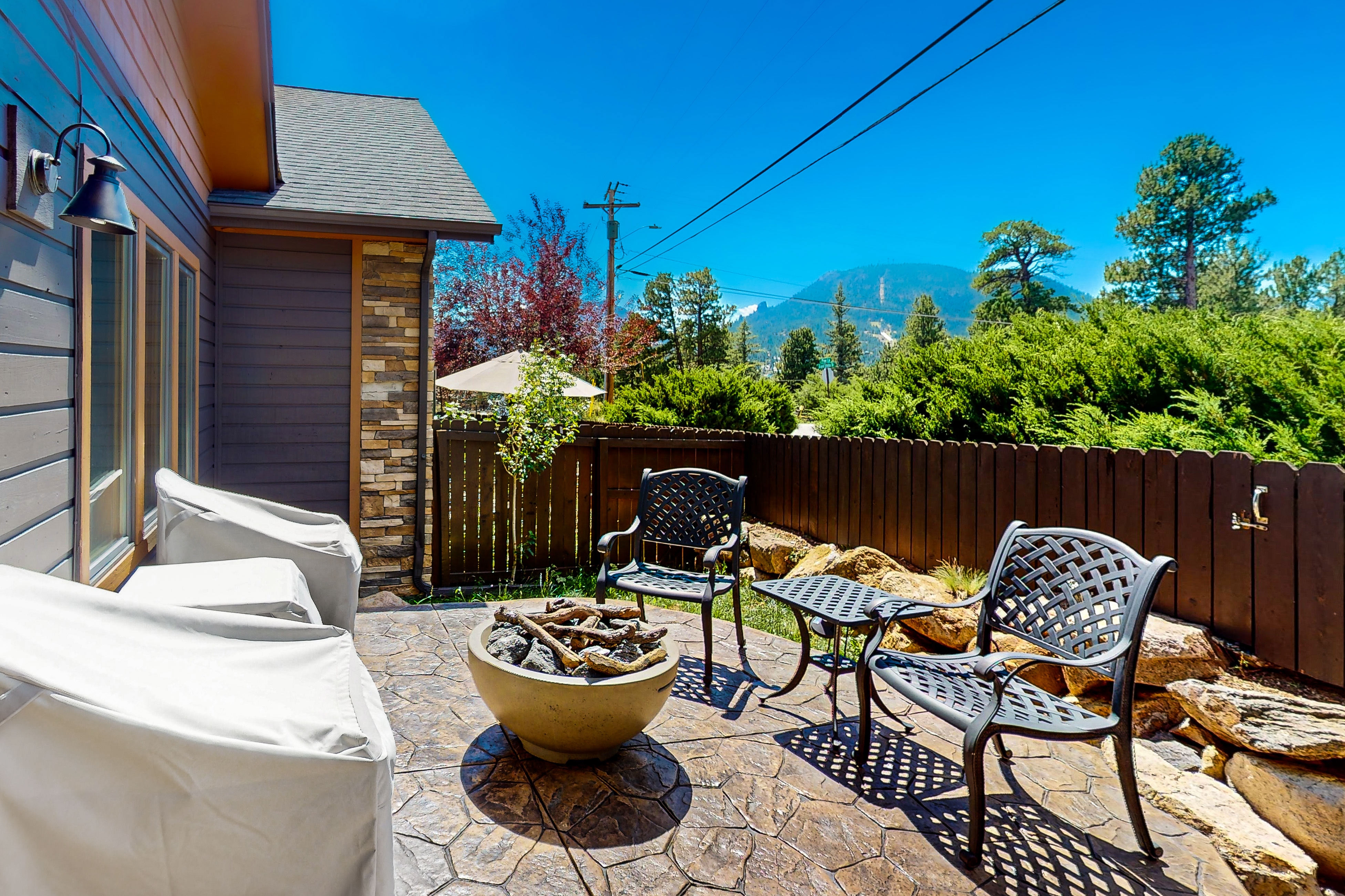 Luxurious dog-friendly townhome near Lake Estes with fantastic views