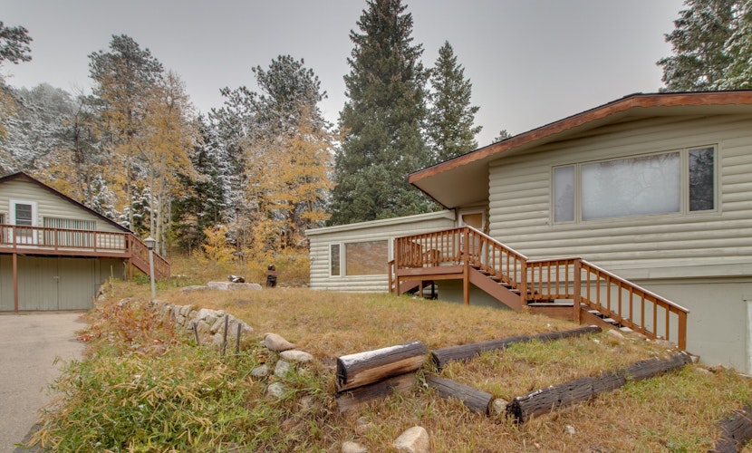 Dog-friendly mountain getaway with kitchen, patio, & mountain view