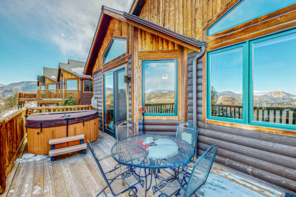 Two BR condo w/ Brand NEW HOT TUB and great views! Community pool perfect for kids
