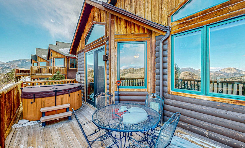 Conveniently located condo with private hot tub & great views