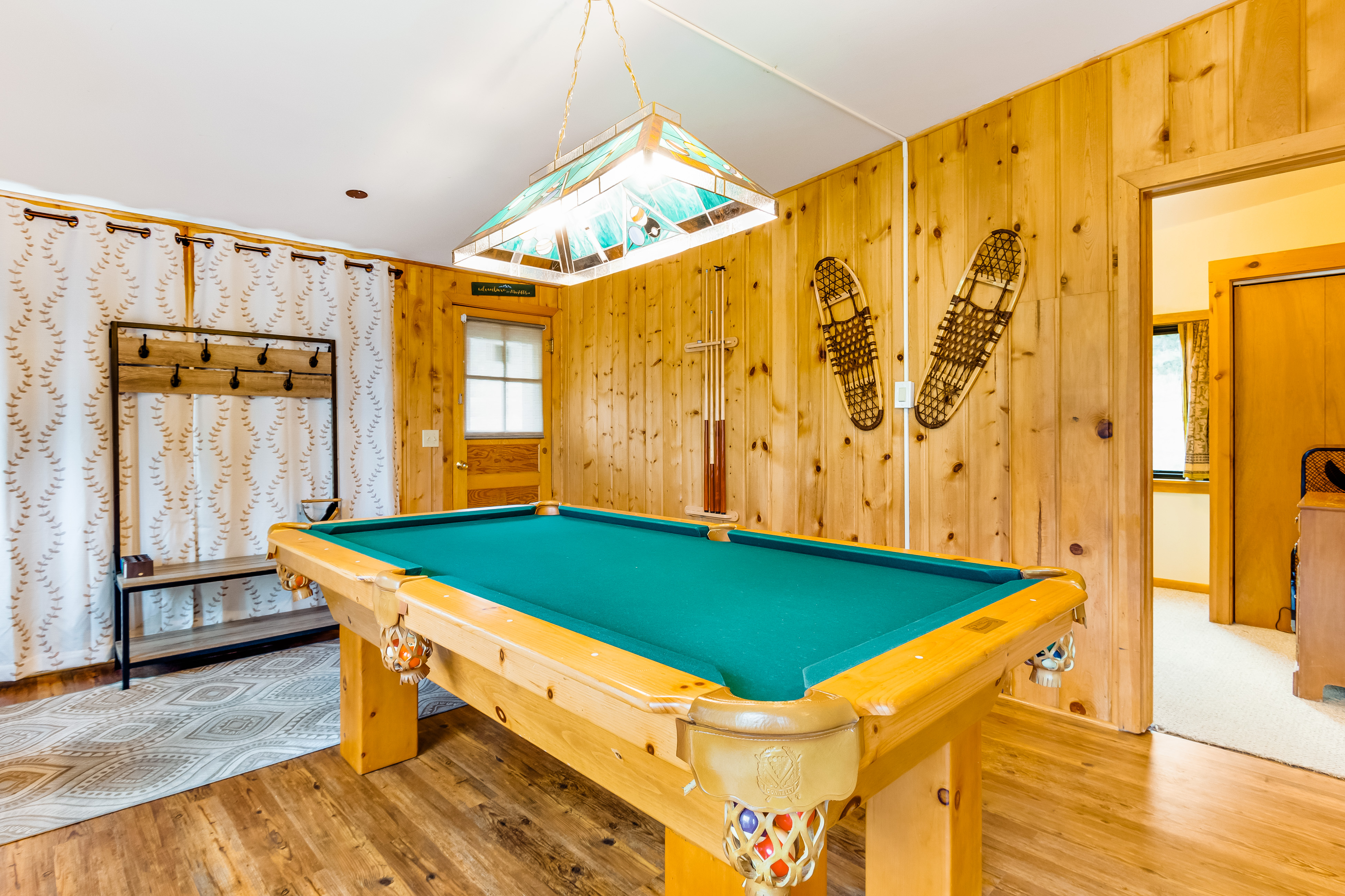 Hot Tub, Pool Table, and Dog Friendly! RIVER WATERFRONT cabin with mountain views
