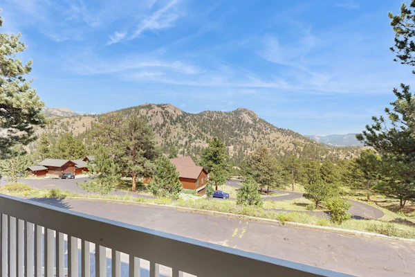 Comfortable home with breathtaking mountain views and high-speed WiFi
