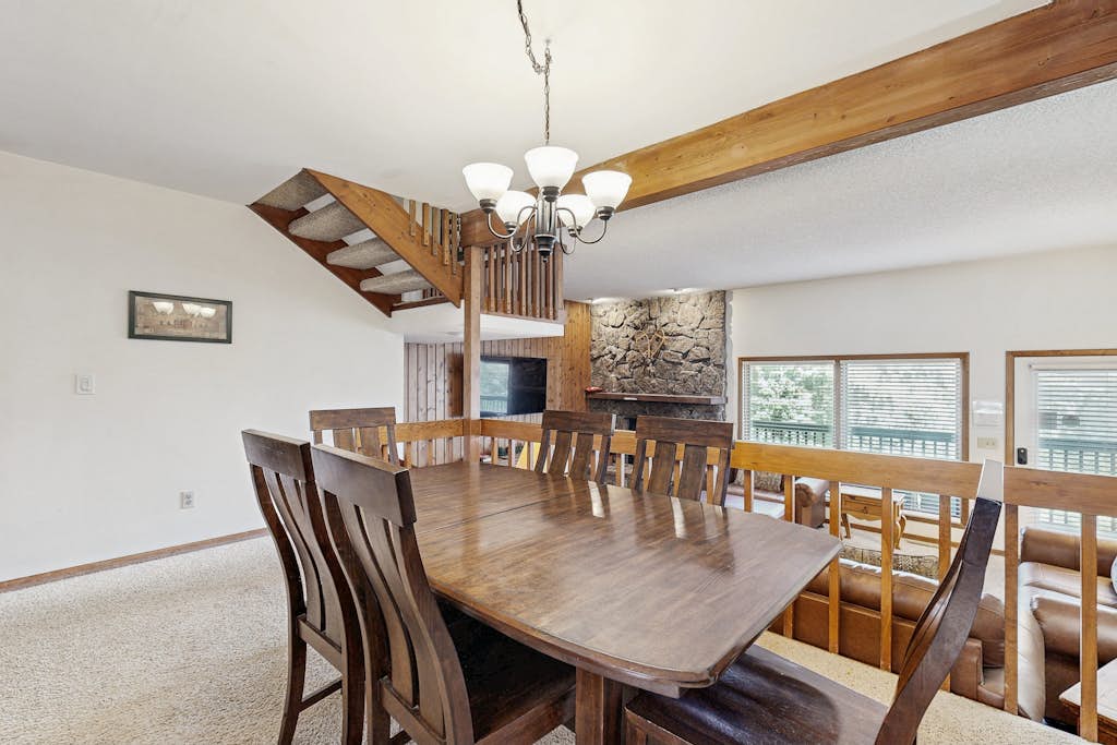 Comfortable home with breathtaking mountain views and high-speed WiFi