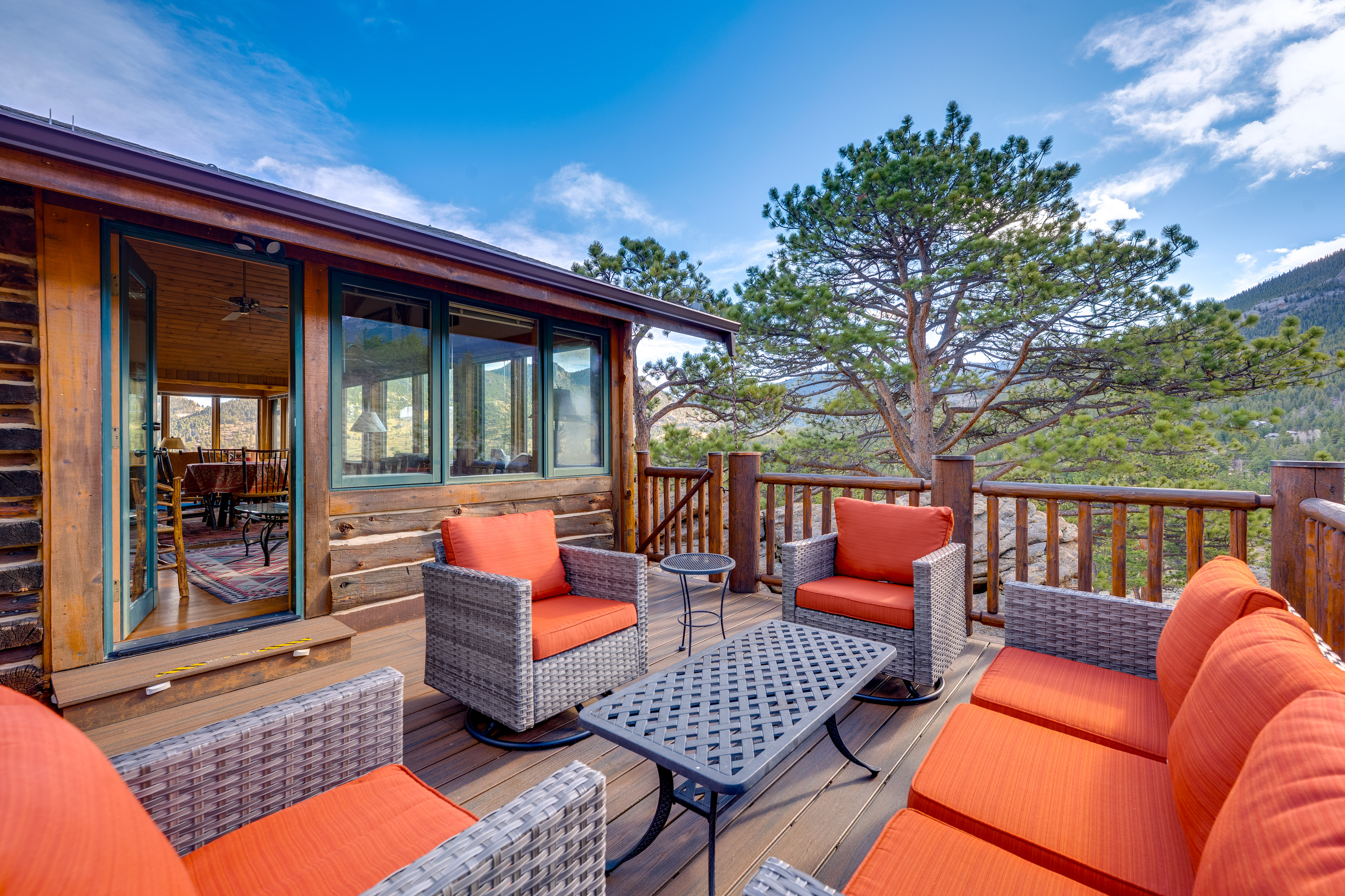 Historic cabin with mountain views, private W/D, & furnished deck