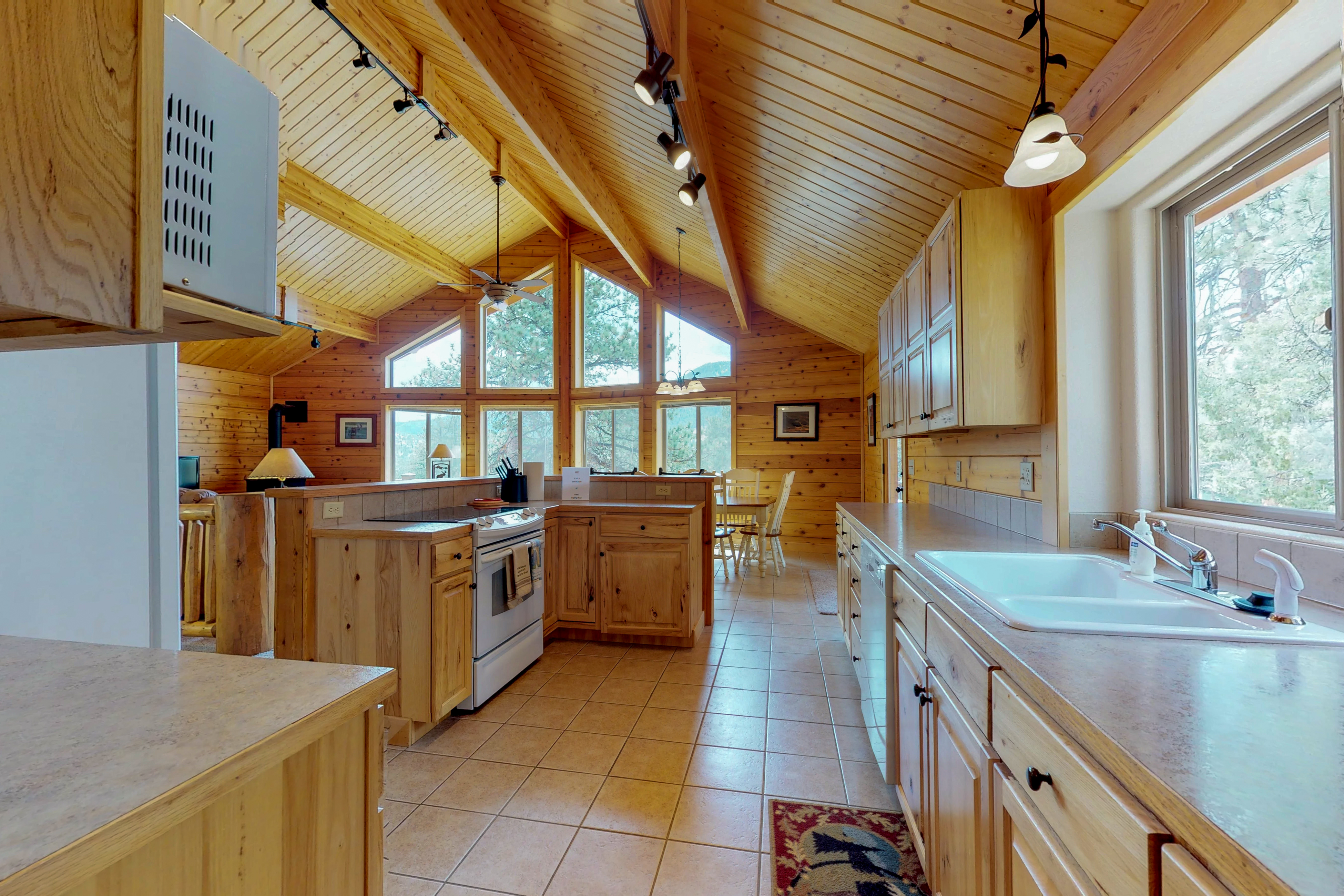 Charming updated cabin with full kitchen, WiFi, central AC, fireplace & deck