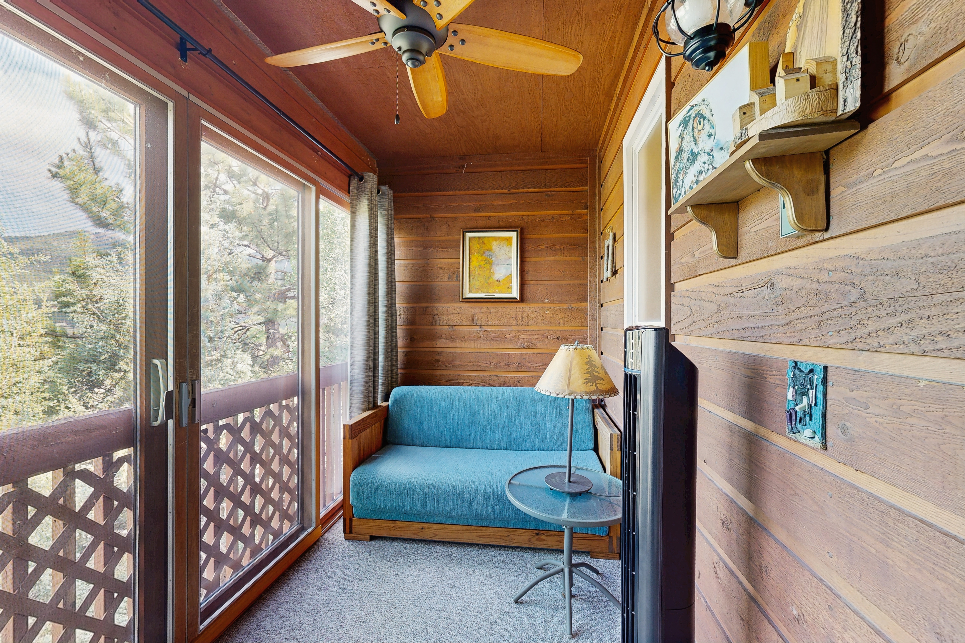 Charming condo with sunroom & patio - near golf, town & national park