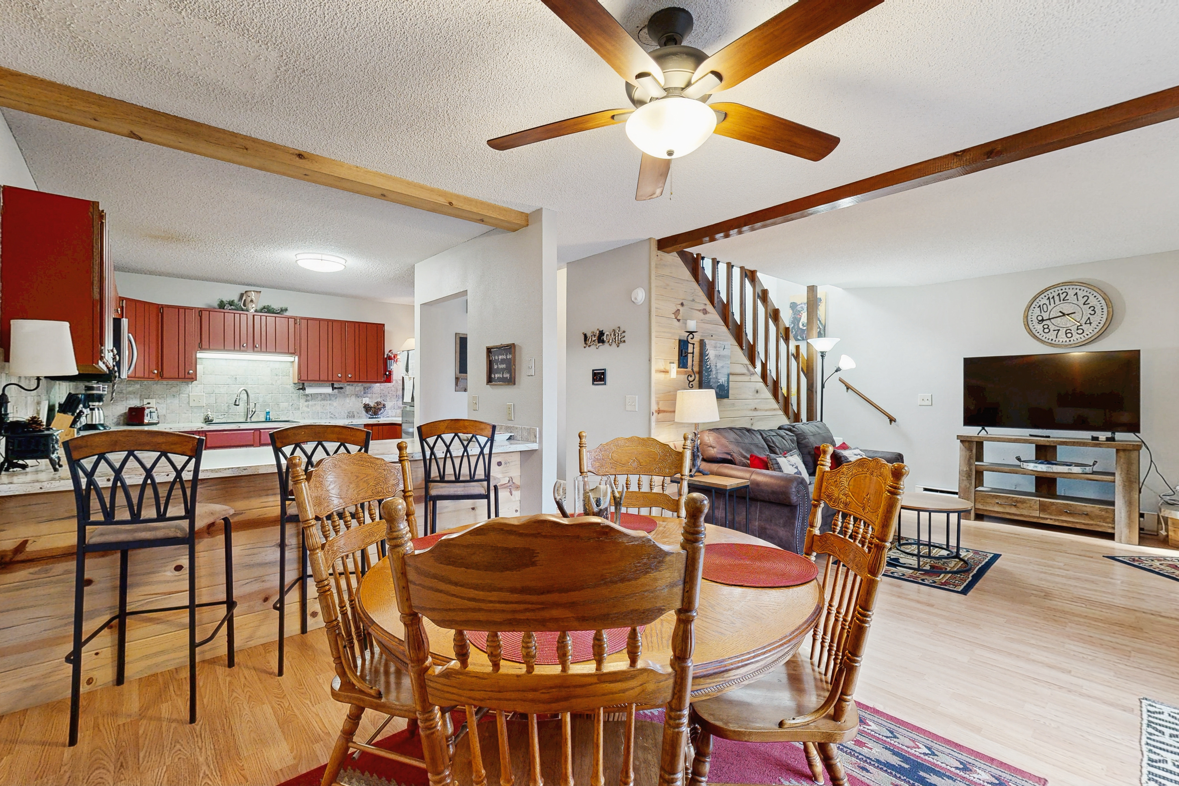 Charming condo with sunroom & patio - near golf, town & national park