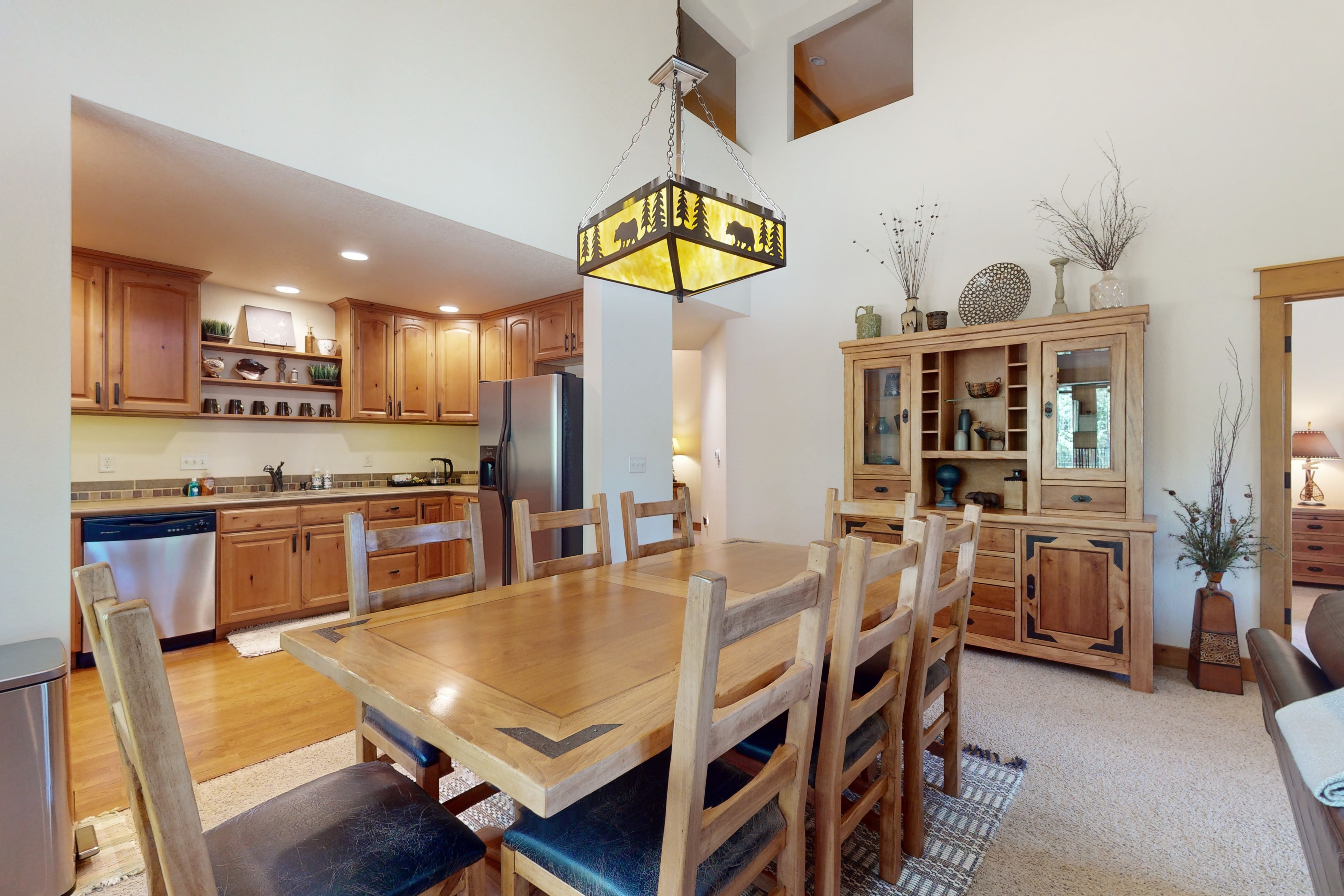 Modern home with full kitchen, patio, great location-Dogs Welcome