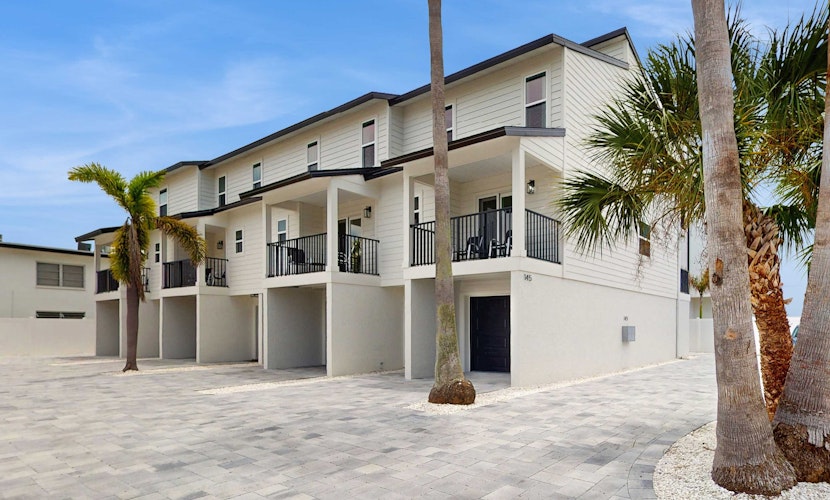 4 Dog-Friendly Homes | Sleeps 24 | Walk to Beach