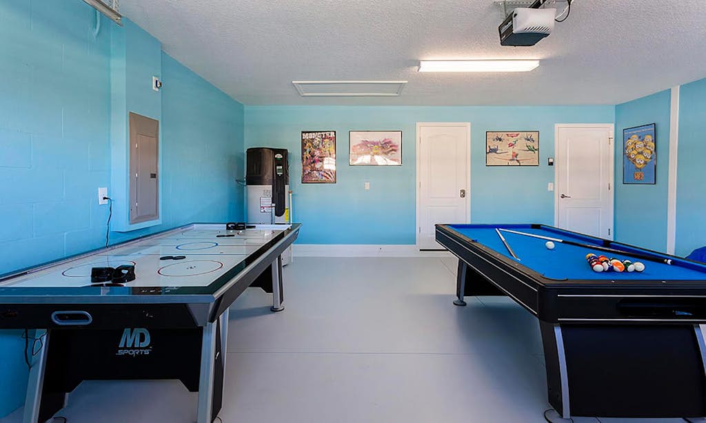 Spacious Villa With Screened in Private Pool