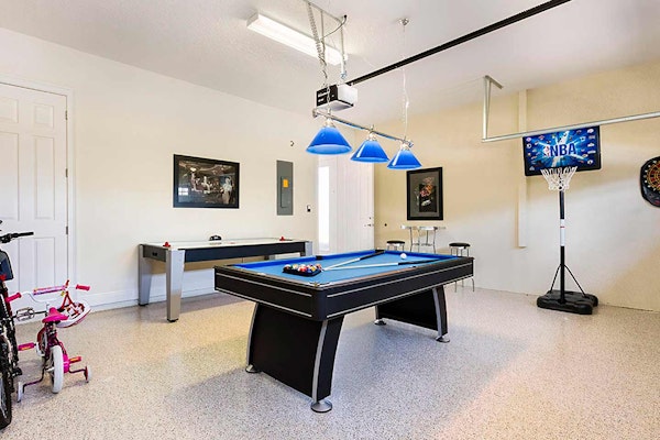 Lively Home with Water Views at Reunion