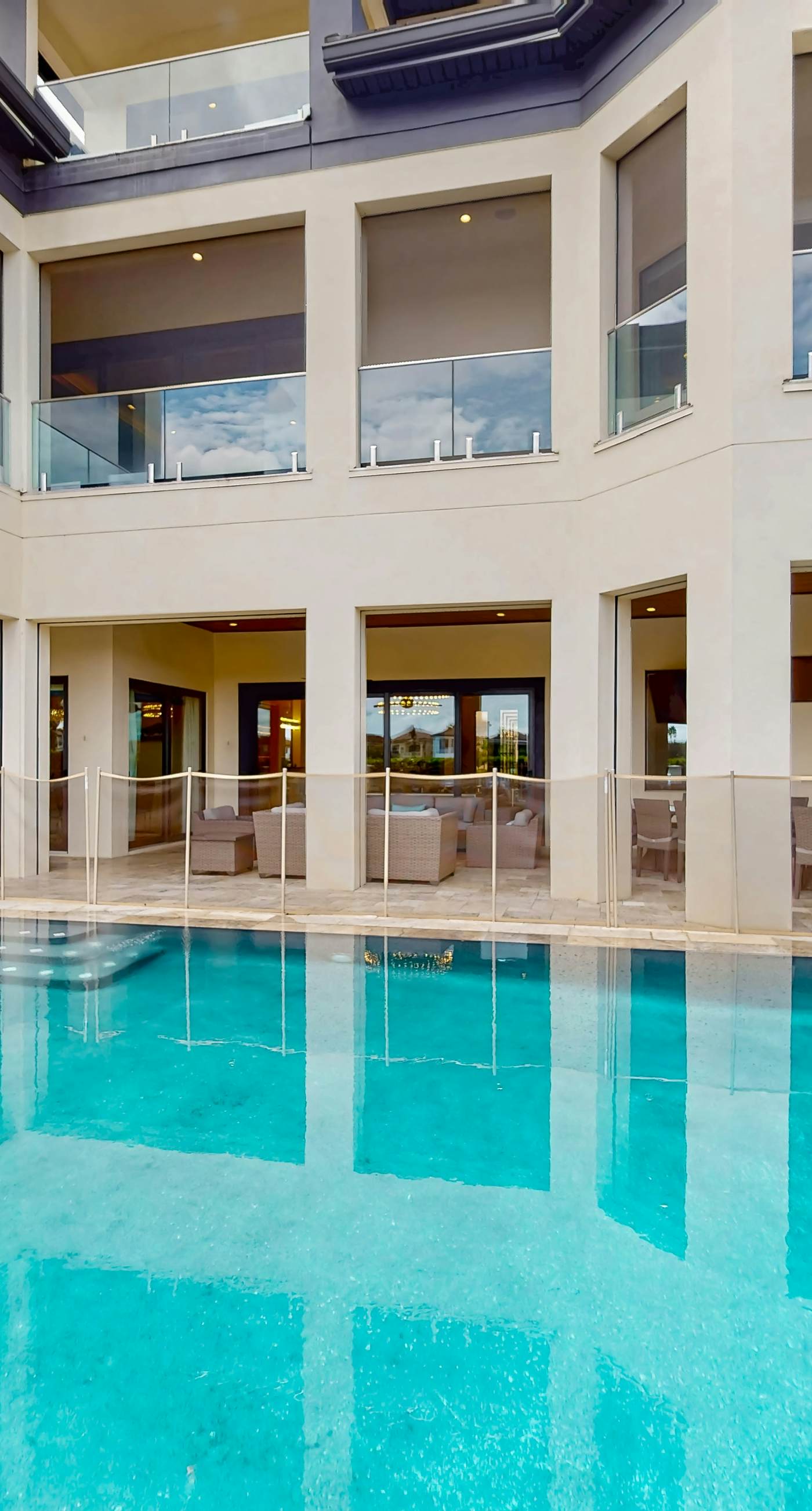 W313E - The Epic Portal Mansion