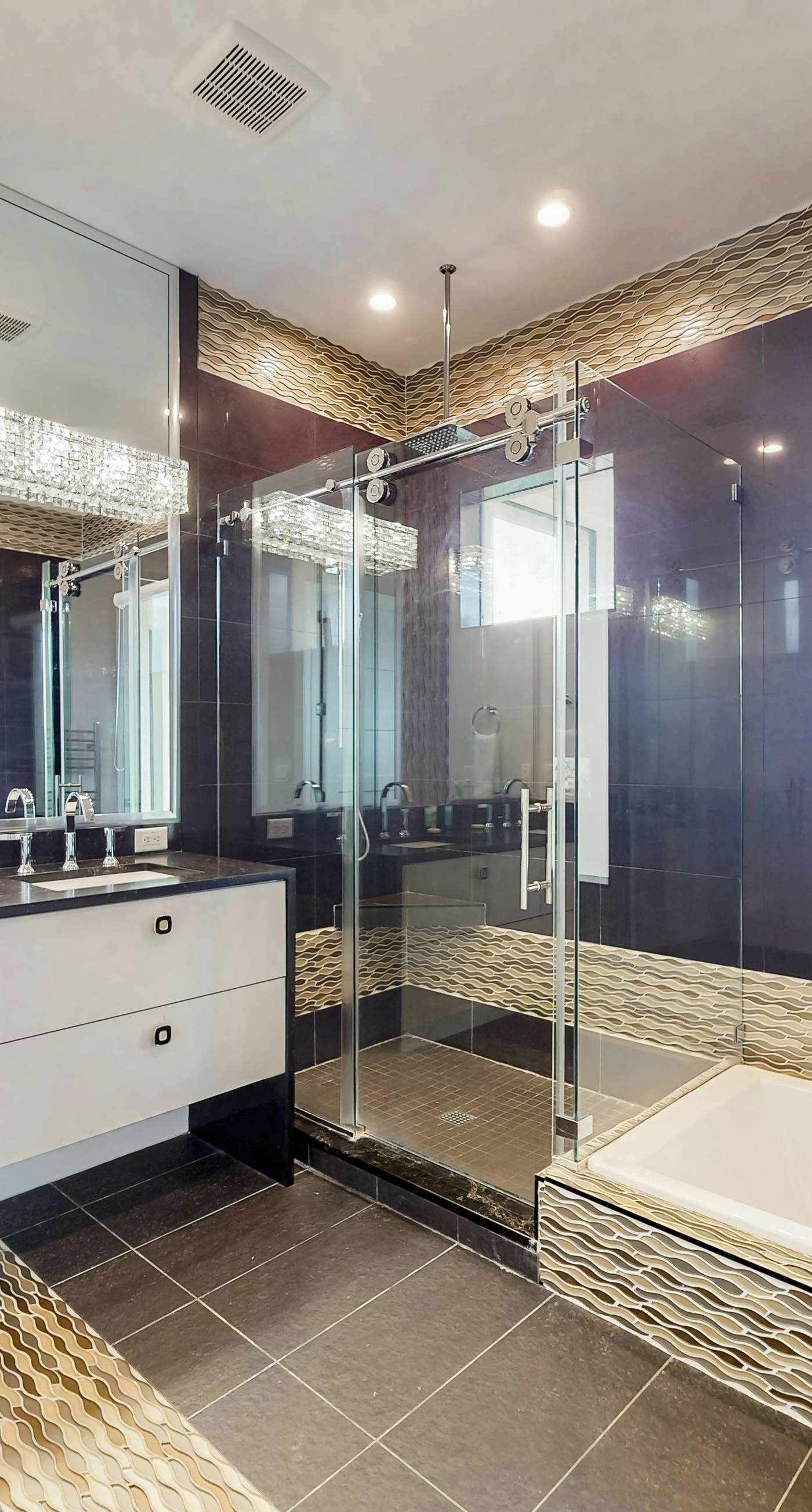 W313E - The Epic Portal Mansion